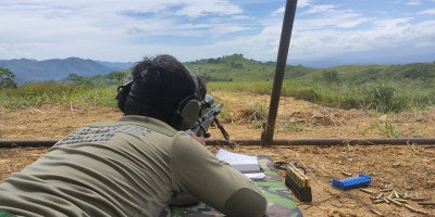 Latihan Sniper Prajurit Batalyon Intai Amfibi 1 Marinir 