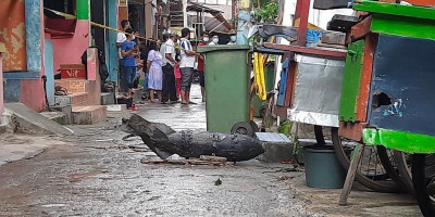Warga Temukan Benda Mirip Mortir di Kali Cipinang