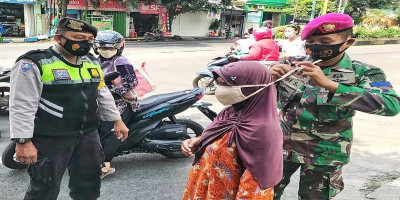 Prajurit Yonkomlek 2 Marinir Pasmar 2 Laksanakan PPKM
