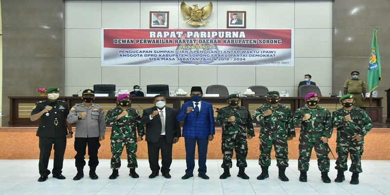 Asintel Danpasmar 3 Hadiri Rapat Paripurna Peresmian dan Pengambilan Sumpah Anggota DPRD Kab. Sorong