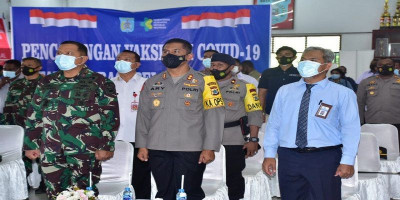 Danpasmar 3 Bersama Forkopimda Kota Sorong Ikuti Pencanangan Vaksinasi Covid-19 Tahap II Secara Virtual