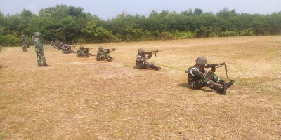 Bina Profesionalitas Prajurit, Yonmarhanlan I Laksanakan Latihan Menembak 