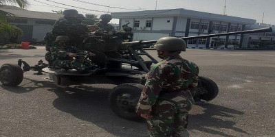 Drill Meriam 37 Mm Prajurit Yonmarhanlan I Dalam Latihan Pertahanan Udara