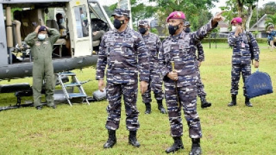 Kasal Tinjau Pusat Latihan Pertempuran Marinir di Malang Selatan