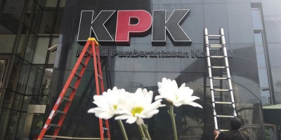 Libatkan Pejabat Negara, KPK Wajib Telusuri Sumber Dana KLB Demokrat