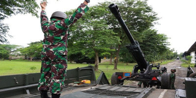 Prajurit Ksatria Perkasa Yon Kapa 2 Mar Pasmar 2 Laksanakan Latihan Pelayanan Meriam Dinas Baterai (PMDB)