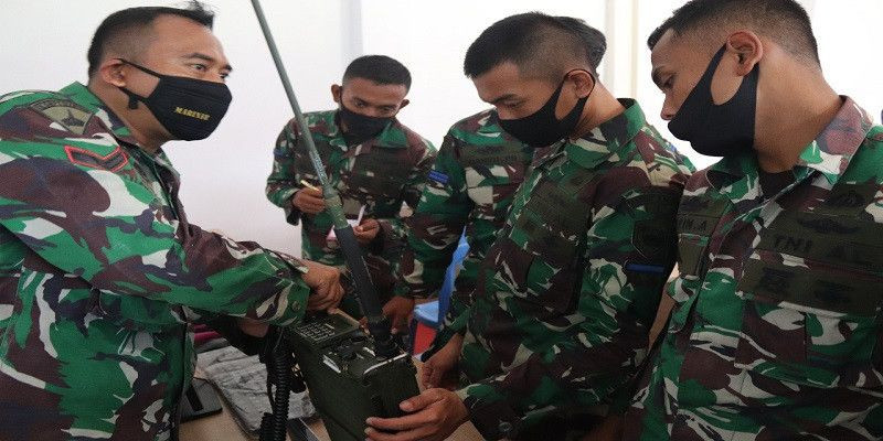 Yonkomlek 2 Mar Pasmar 2 Laksanakan Pelatihan Operator Radio Satgas Mupe.