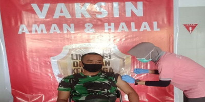 Prajurit Yonmarhanlan Vlll Bitung Mengikuti Vaksinasi Covid 19 Tahap Pertama di RSAL Dr. Wahyu Slamet Bitung