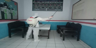 Cegah Penyebaran Covid 19 Prajurit Yonmarhanlan VIII Bitung Laksanakan Penyemprotan Disinfektan