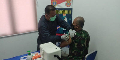 Prajurit Yonmarhanlan III Jakarta Terima Vaksinasi Covid-19