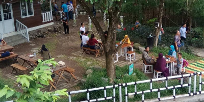 Kulineran Pinggir Sungai di Joglo Pari Sewu Jogja