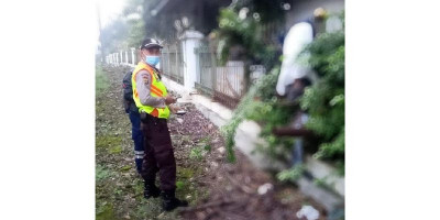 Kakek Tewas Tersangkut Pagar Pembatas Rel di Lenteng Agung 