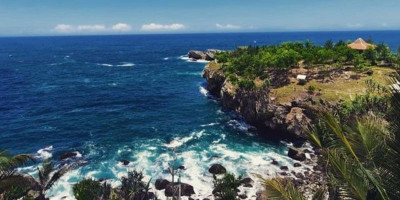 Mengintip Indahnya Pantai Watu Bale Pacitan