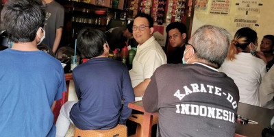 Cerita Anies Baswedan yang Tak Dikenali Warga Saat di Warung Kopi