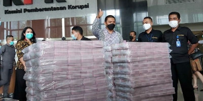 KPK Sita Uang Tunai dalam Kasus Benur Edhy Prabowo, Lihat Tumpukannya