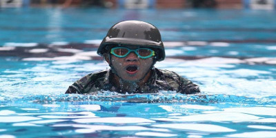 Latihan Renang Militer Prajurit Batalyon Infanteri 6 Marinir