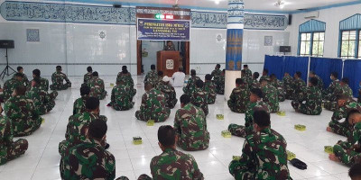 Peringatan Isra Mi'raj, prajurit Yonmarhanlan VII panjatkan doa bersama di Masjid Al Mahdi 