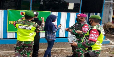 Tingkatkan Disiplin Masyarakat, Prajurit Yonif 1 Brigif 2 Mar Pasmar 2 Laksanakan Operasi Protokol Kesehatan