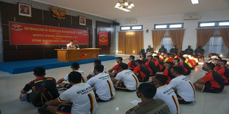 Pengarahan Dan Pembekalan Danmenkav 1 Marinir Kepada Seluruh Bintara Roda Rantai 