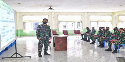 Yonkomlek 2 Mar Pasmar 2 Beri Pembekalan Alkom Kepada Prajurit Remaja