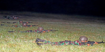 Asah Naluri Tempur, Prajurit Yonif 3 Brigif 2 Mar Pasmar 2 Laksanakan Menembak Malam