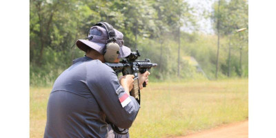 Tim Elit Bakamla RI Latihan Tembak dengan Senjata Terbaru