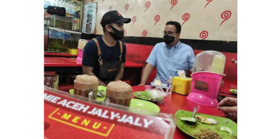 Mampir ke Kedai Mie Aceh, Anies: Enaknya Kelewatan