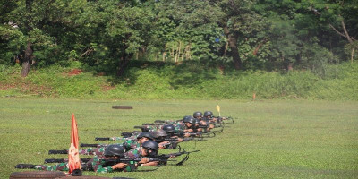 Prajurit Petarung Candraca Berlatih Kemampuan Menembak Senapan SS 2