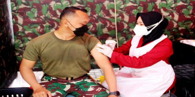 Prajurit Yonif 5 Brigif 2 Mar Pasmar 2 Laksanakan Vaksinasi Covid-19
