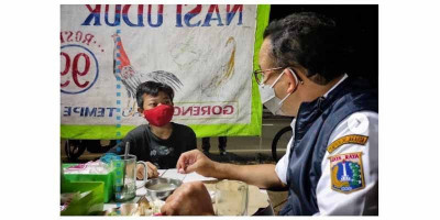 Anies Dibuat Terharu dengan Kisah Rosi Bocah Penjaga Warung Pecel Lele 