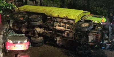 Truk Terjun Bebas dari Flyover Timpa Mobil TNI, Polisi Sebut Ada Mukjizat, Ini Kronologinya
