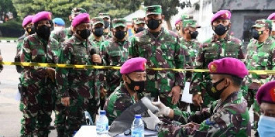 Kasal Tinjau Serbuan Vaksinasi Prajurit Korps Marinir