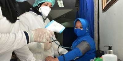 Istri Prajurit Marinir Mulai  Dapat Vaksin Covid-19