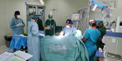 Dampingi Operasi Bedah Saraf, Siloam Hospitals Transfer Ilmu Medis di RSUD Jayapura