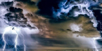 Hari Ini Jakarta Waspada, Hujan Disertai Petir  Siang dan Malam