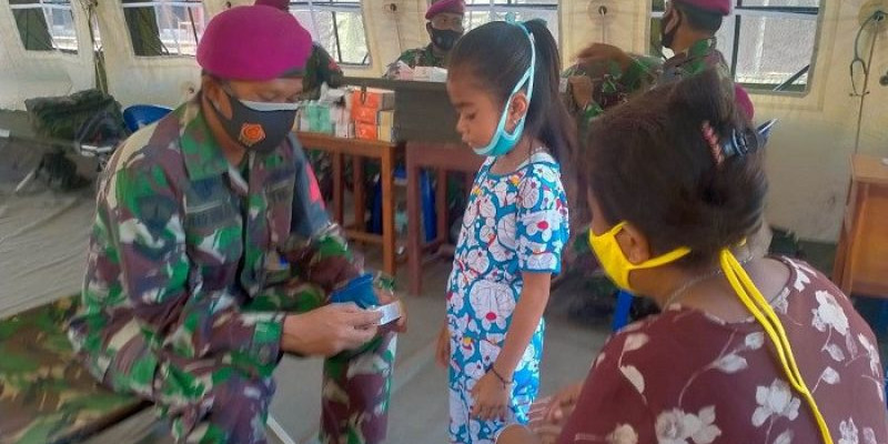 RS Lapangan Korps Marinir TNI AL Diserbu Korban Banjir Bandang NTT