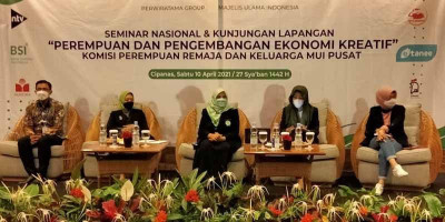 Dr. Hj. Siti Ma'rifah: Perempuan Harus Lebih Kreatif dan Mengembangkan Diri