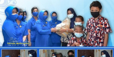 Jalasenastri Marinir Salurkan Bantuan Dharma Pertiwi Kepada Warakawuri