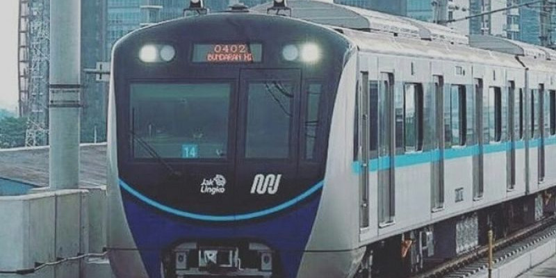 Penumpang MRT Diizinkan Buka Puasa di Kereta, Hanya Air Putih dan Kurma
