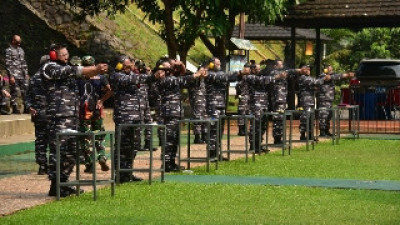 Dankormar Latihan Menembak Di Cilandak