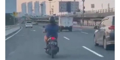 Asyiknya Emak-emak Naik Motor Melenggang di Tol 