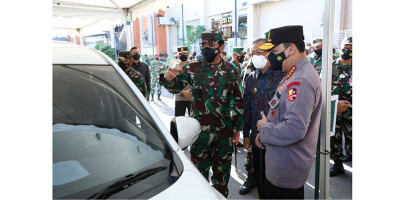 Panglima TNI Bersama Kapolri Tinjau Gelaran Vaksinasi di Bali