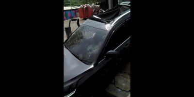Minibus Tersundul Kereta Api, Pengemudi Tewas di Tempat 