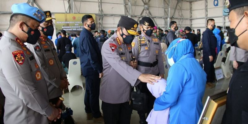 Kapolri Tawarkan Anak Prajurit KRI Nanggala 402 Bergabung di Kepolisian