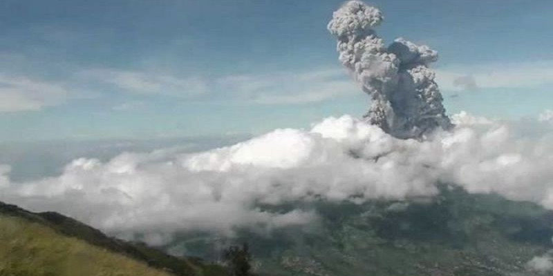 Awan Panas Gunung Merapi Kembali Meluncur Sejauh 2 Kilometer