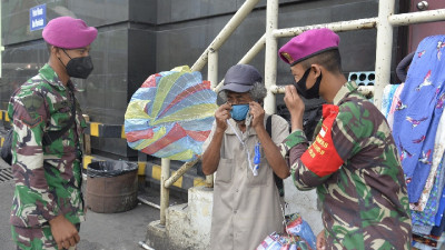 Marinir Perkuat Pam PPKM Di Tanah Abang
