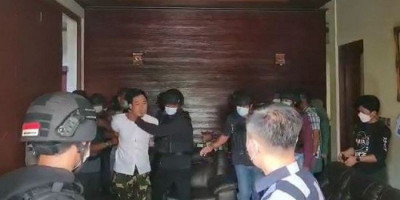 Polisi: Munarman Terlibat Pembaiatan di 3 Wilayah, Belum Bisa Ditemui Siapa Pun