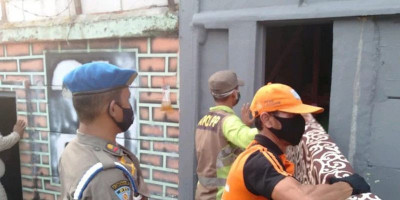 Satpol PP Bongkar 17 Kafe Penyedia Prostitusi di Gang Royal
