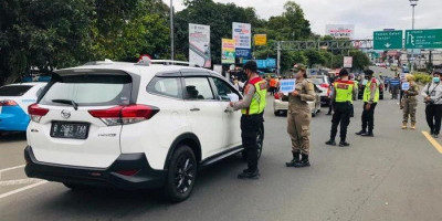Cegah Kerumunan, Polisi Tutup Sementara Jalur Puncak Menuju Cianjur