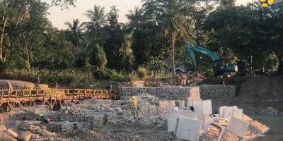 Dukung Kelancaran Logistik NTT, Kementerian PUPR Selesaikan Jembatan Sementara Benanain Juni 2021